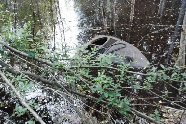photo/VWsplitDans%20L%27eau1.jpg